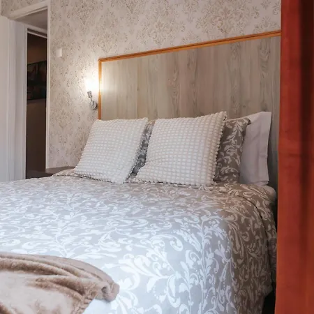 Daniela's Central 304