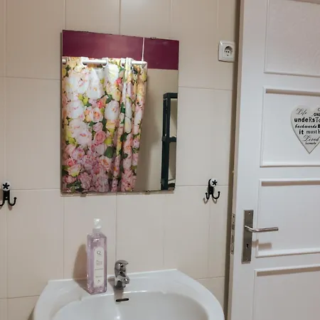 Daniela's Central 304 بيت ضيافة